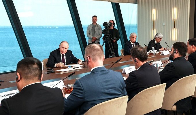 rol netrivialnogo oformleniya v tekuschem protsesse